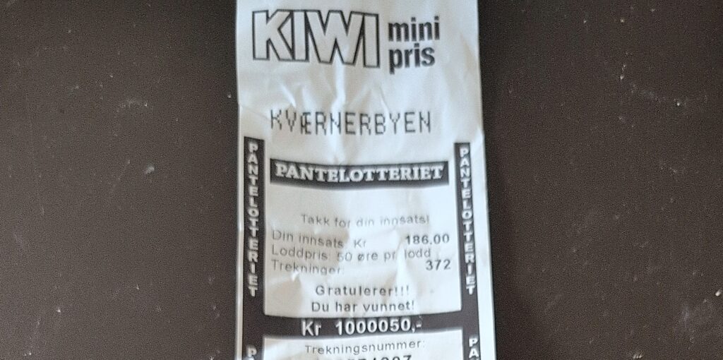 Pantelappen viser at mannen vant både én million og en ekstra gevinst på 50 kroner. 