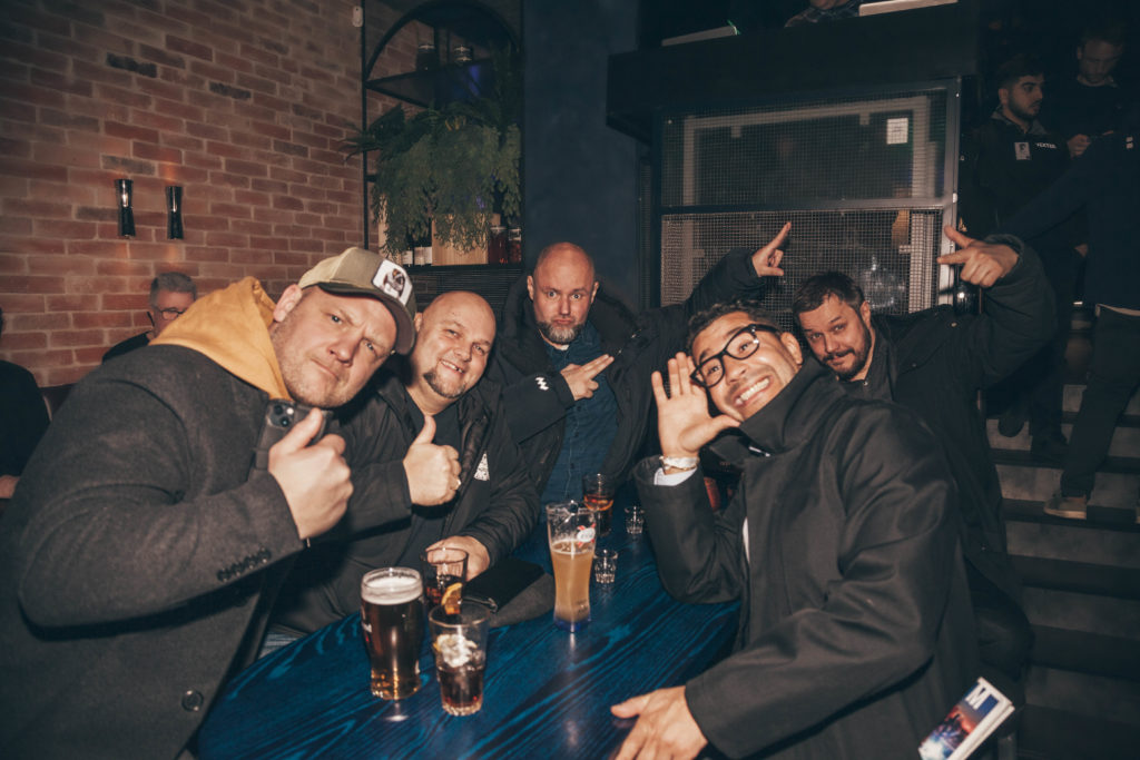 bilde av gjester som koser seg hos Williamsburg