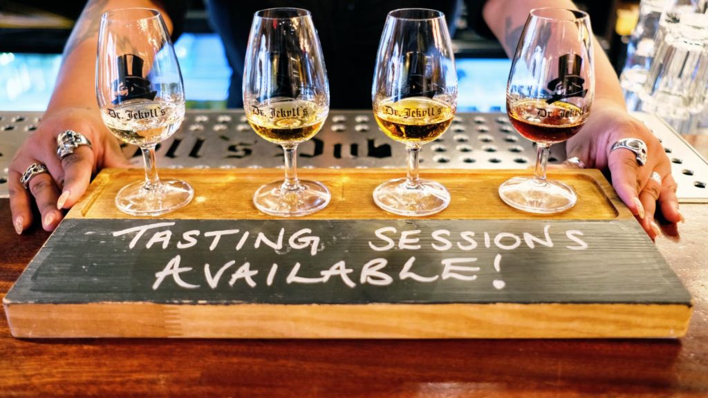 Bilde av fire glass med tasting på Dr. Jekyll's