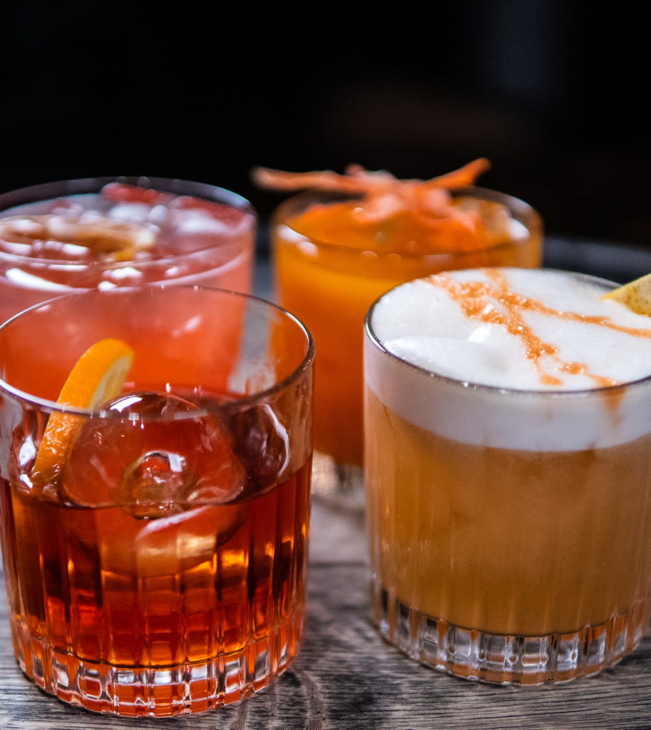 4 forskjellige cocktailer på Dr. Jekyll's Pub