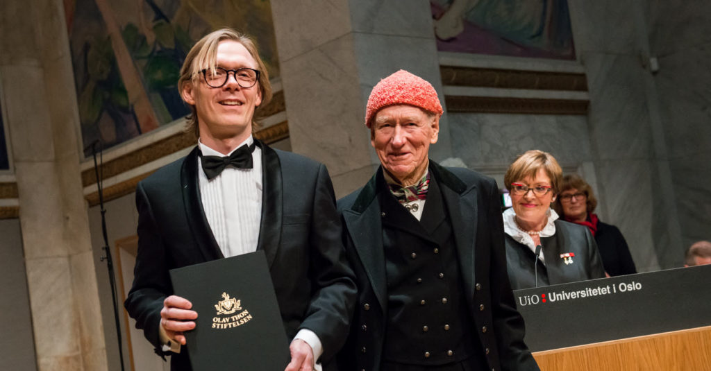 Professor Pål Jarle Johnsen og Olav Thon. Foto.