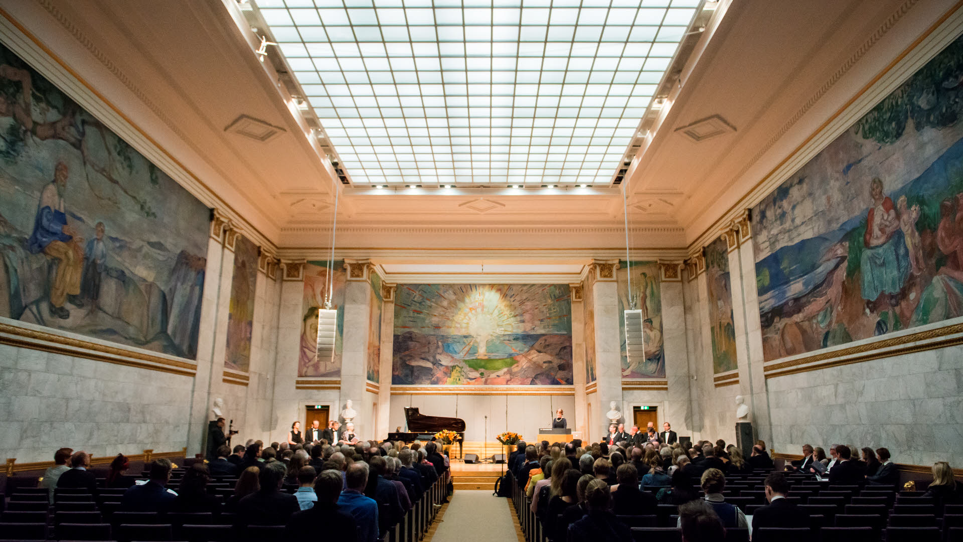 Oversiktsbilde av seremoni i Universitetets Aula 2018.